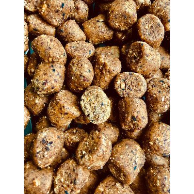 Kulki proteinowe "Oval pellet" M Power Squid 10 kg 18 mm